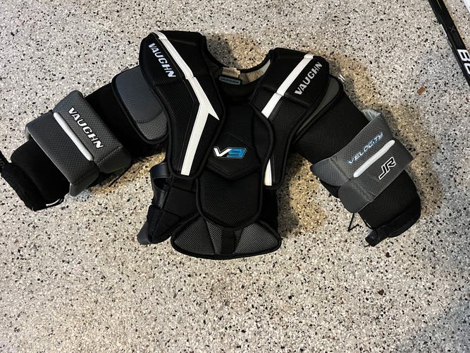 Small / Medium Vaughn Velocity V9 Goalie Chest Protector (Used)