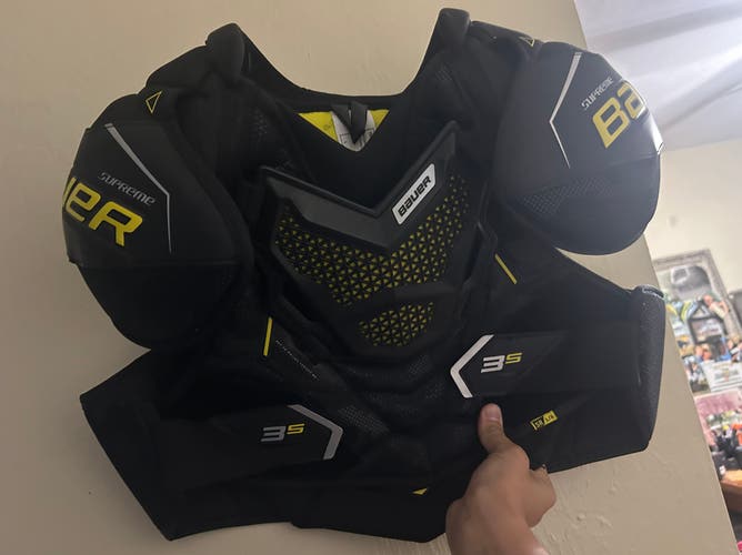 Large Senior Bauer Supreme 3S Shoulder Pads (New) hockey chest protector