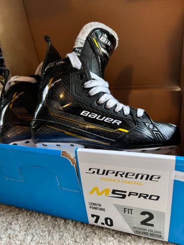 Bauer Supreme M5 Pro Hockey Skates Wide Width 7 (Used) (w/ superset insoles and pulse blades)