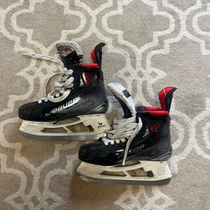 Bauer Vapor X5 Pro Hockey Skates Size 5 (Used)