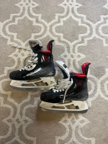 Bauer Vapor X5 Pro Hockey Skates Size 5 (Used)
