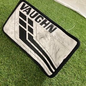 White Youth Vaughn Velocity VE8 Goalie Gloves & Blockers Regular (Used)
