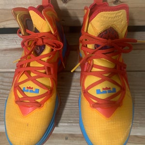 Nike LeBron 19 Tune Squad - Like New! Size 9.5 Men