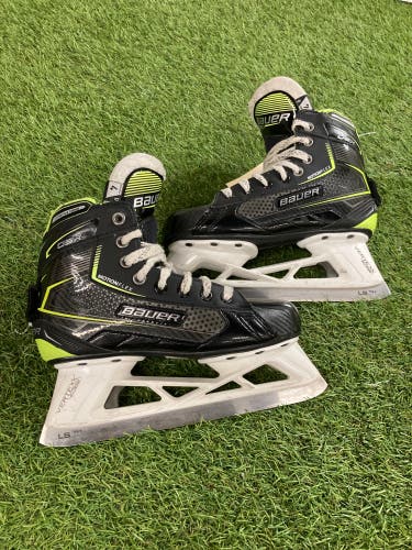 Intermediate Bauer GSX Hockey Goalie Skates Regular Width Size 4 (Used)