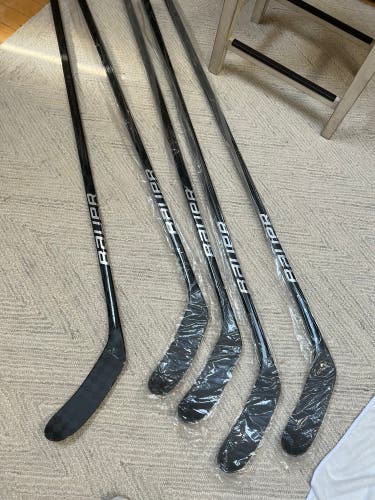 Senior Bauer Vapor Hyperlite 2 Right Handed Hockey Stick P28M (New) 4 sticks Brand New in plastic….