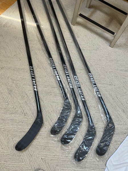 Senior Bauer Vapor Hyperlite 2 Right Handed Hockey Stick P28M (New) 4 sticks Brand New in plastic….