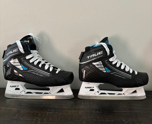 2025 True Catalyst 5X4 Hockey Goalie Skates Regular Width Size 4 (Used)