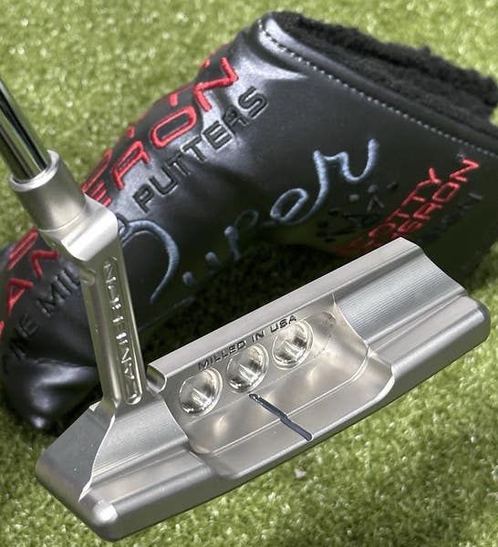 Scotty Cameron Classic Newport 2 Putter 35 pouces RH noir