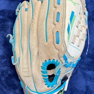 White Mizuno Finch RH Softball Glove 11.5" (Used)