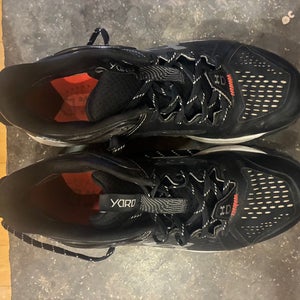 Black Men's Size M 10.0 (W 11.0) Under Armour Low Top Turf Cleats (Used)