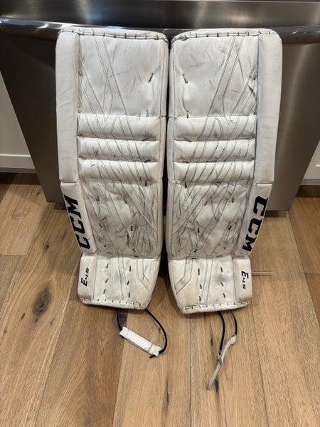 30" CCM Eflex 4.5 Goalie Leg Pads (Used)