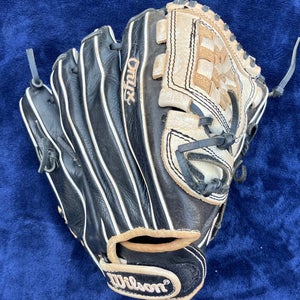 Black Wilson Onyx RH Softball Glove 12" (Used)