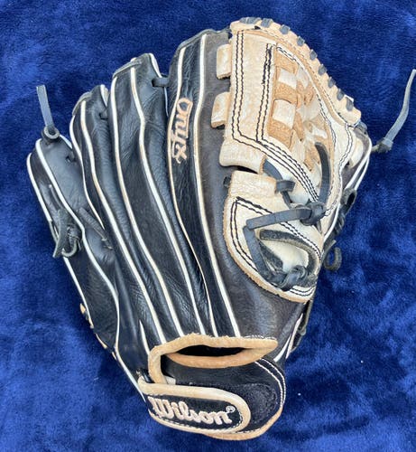 Black Wilson Onyx RH Softball Glove 12" (Used)