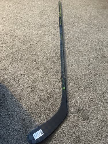 New Senior Bauer Right Hand P28 87 Flex Proto-R Hockey Stick