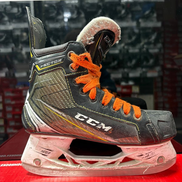 CCM Tacks Vector Hockey Skates Extra Wide Width Size 3.5 (Used)