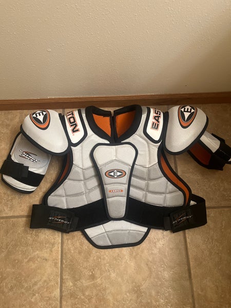 Large Senior Easton Synergy 300 Shoulder Pads (Used)