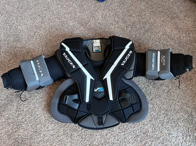 Medium Vaughn Velocity V9 Goalie Chest Protector (Used)