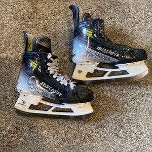 Bauer Vapor Hyperlite 2 Hockey Skates 8.5 Wide