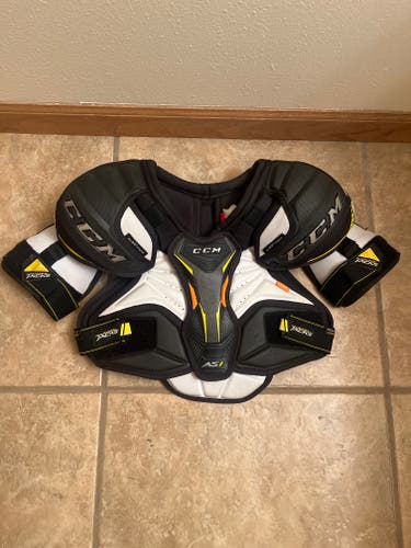 Medium Junior CCM Super Tacks AS1 Shoulder Pads (Used)