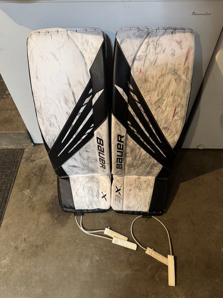 2021 Bauer Vapor 3X medium senior Goalie Leg Pads (Used)
