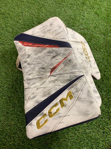 White Senior CCM Axis 2 Goalie Gloves & Blockers Regular (Used)