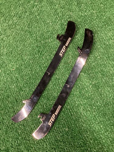 CCM Step steel Holders, Runners, & Replacement Steel Blades 255 mm (Used)