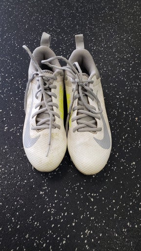 Used Nike Soccer Cleats White And Grey Junior 05 11849-S000030997