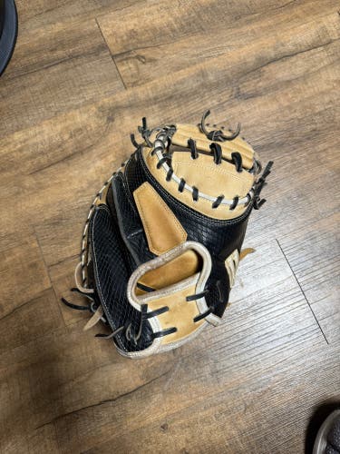Wilson A2K RH Catcher's Glove 33.5" (Used)
