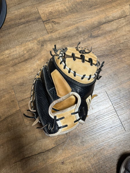 Wilson A2K RH Catcher's Glove 33.5" (Used)