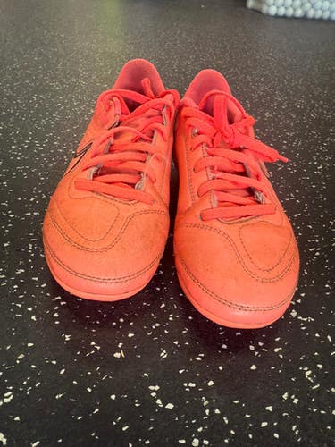 Used Nike Soccer Cleats Coral Junior 04 11849-S000031289