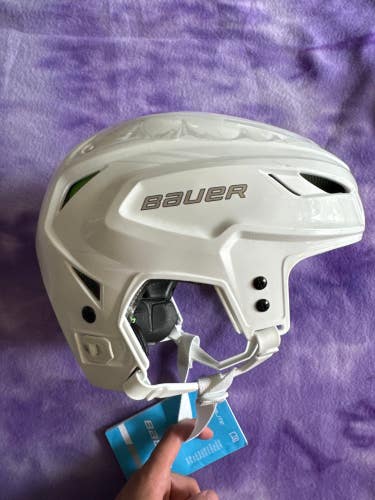 Small/Med Bauer Hyperlite Helmet (New)