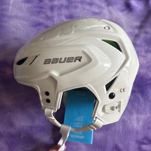 Bauer Hyperlite Helmet | Small/Med  (New)