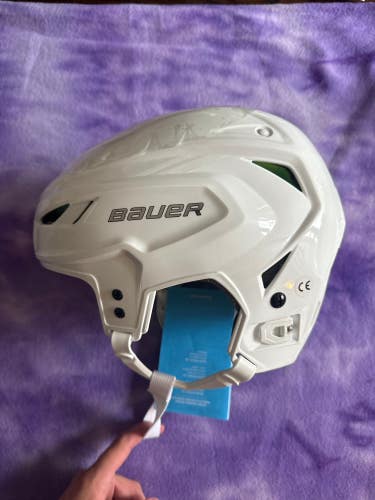 Bauer Hyperlite Helmet | Small/Med  (New)