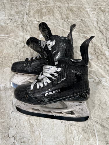 2024 Bauer Supreme Mach Hockey Skates Size 6 (Used)