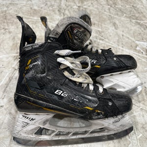 Bauer Supreme M5 Pro Hockey Skates Size 6.5 (Used)