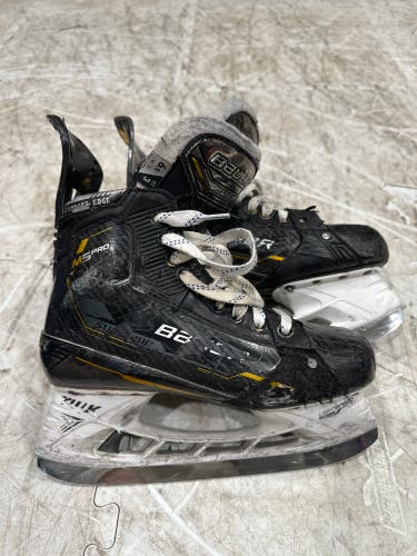 Bauer Supreme M5 Pro Hockey Skates Size 6.5 (Used)