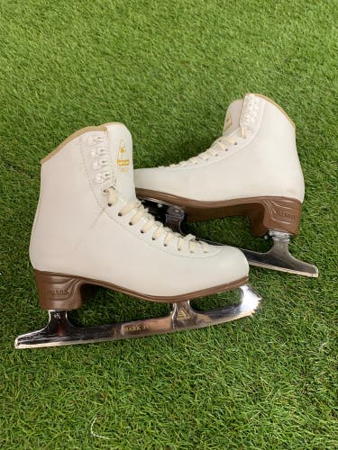 White Jackson Ultima Artiste Figure Skates Adult 6 (Used)
