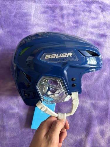 Small/Med Bauer Hyperlite Helmet (New)