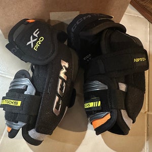 Senior Small CCM Tacks XF Pro Elbow Pads