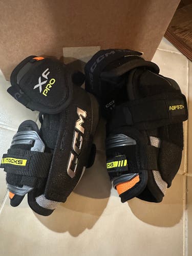 Senior Small CCM Tacks XF Pro Elbow Pads