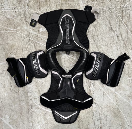 Men's Medium Senior Bauer Supreme 2S Shoulder Pads (Used)