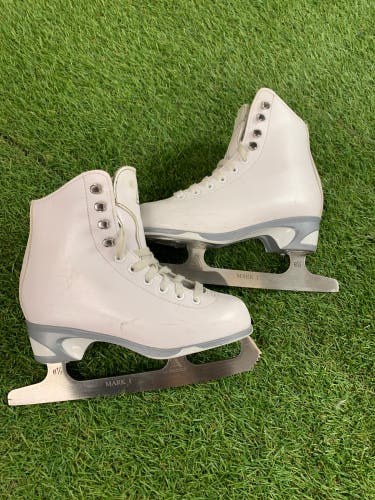 White Jackson Ultima 150 Figure Skates Junior 2 (Used)