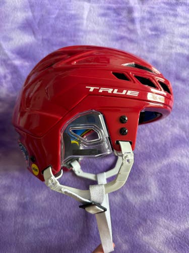 Red Small True Dynamic 9 Helmet (New)