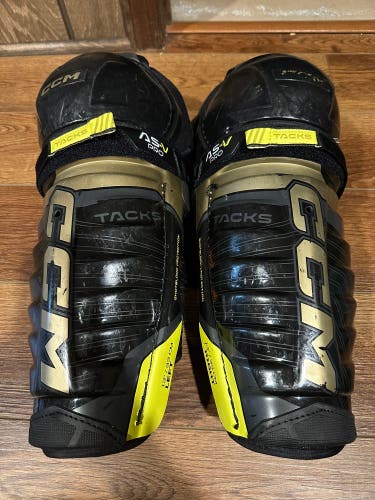 Junior CCM Tacks AS-V Pro 13" Shin Pads (Like New)