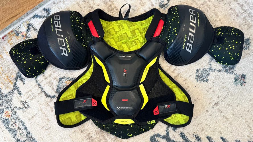 Small Junior Bauer Vapor 3X Shoulder Pads (Used)