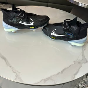 Black Men's Size M 10.0 (W 11.0) Adult Nike Trout Low Top (New)