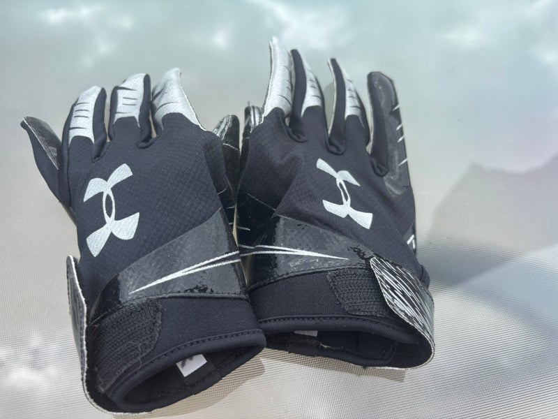 Large Youth Under Armour F7 Gloves (Used)