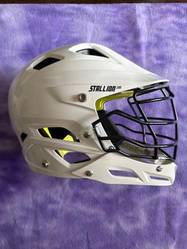 White Youth STX Stallion 100 Youth Helmet XS (New)