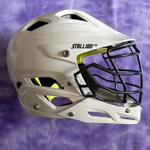 White Youth STX Stallion 100 Youth Helmet XS (New)