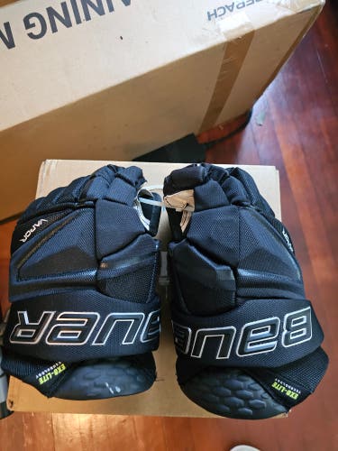 Bauer Vapor Hyperlite Gloves 12" (Used)